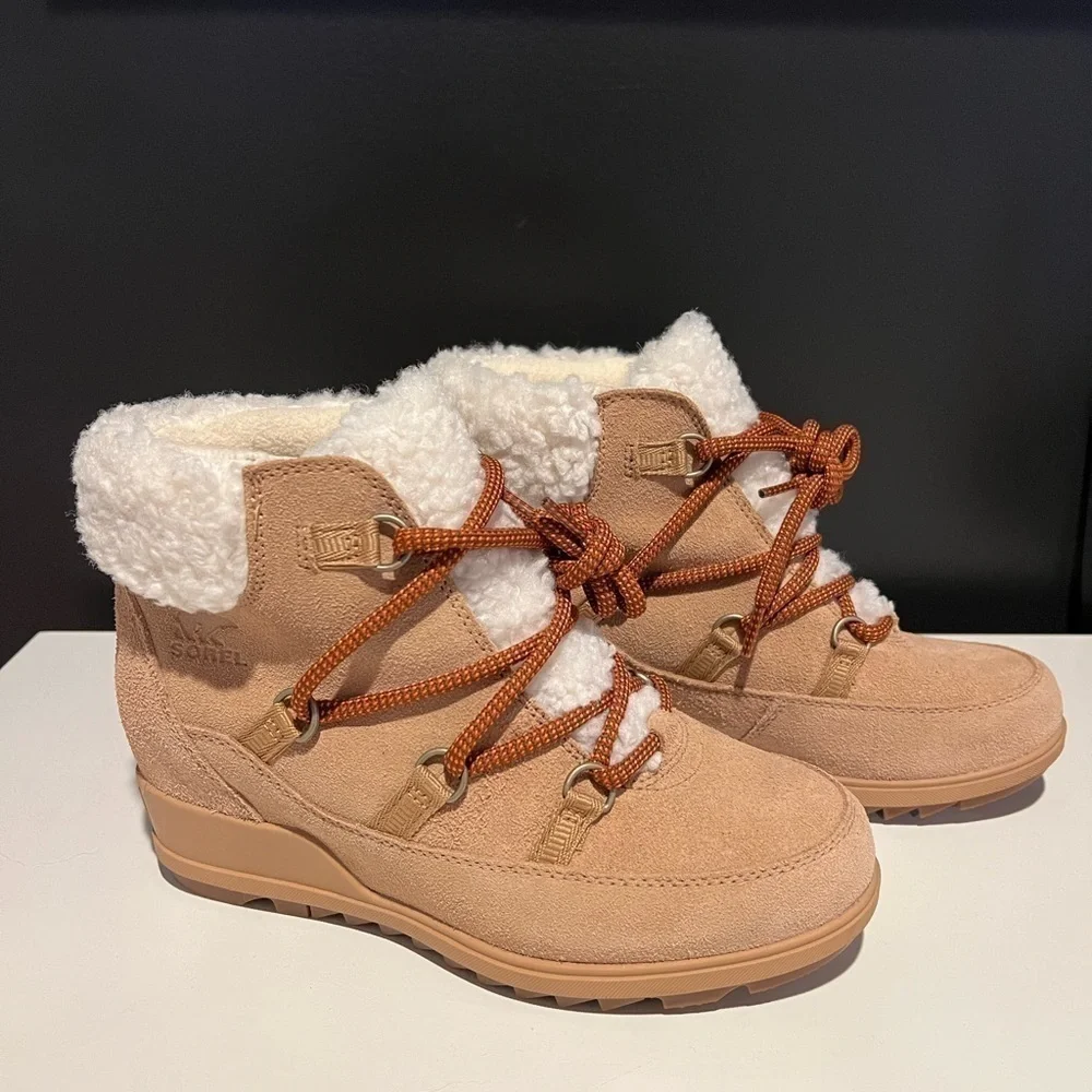 NWOT Sorel Evie Wedge Bootie
